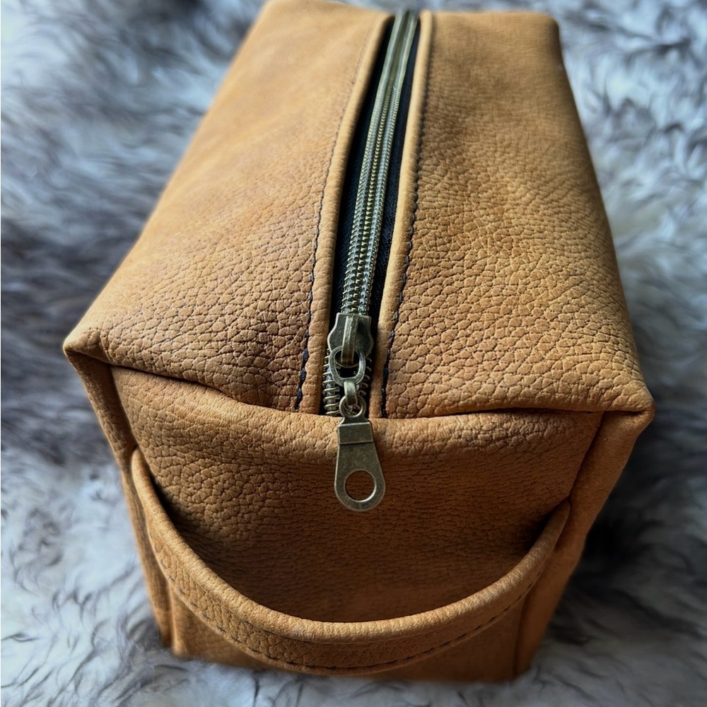 Tan Leather Men's Toiletry Bag